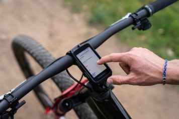 Der erste Bike-Computer mit Fahrwerkssteuerung