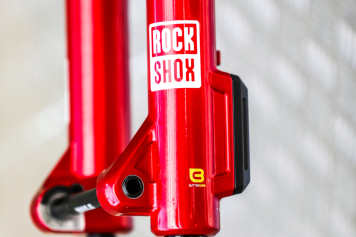 Rote Macht? Die RockShox ZEB Ultimate im Prügel-Test