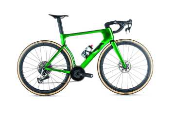 Das giftgrüne Strada Italia im Wind