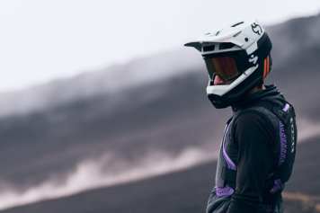 Rose-Jersey, Sweet-Helm & Fox-Allwetter-Schuhe in Gefahr