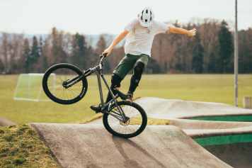 Highend-Dirtbike mit Flaschenhalter