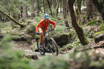 Testsieg! Decathlons E-MTB kann mehr als nur günstig