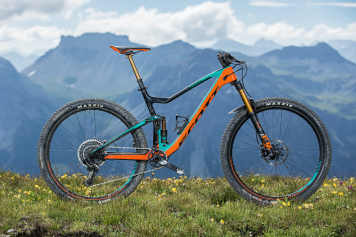 Scott Genius 900 Tuned im Systemvergleich