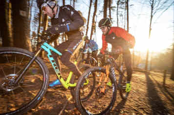 Schlägt Canyon oder Stoll das Trek Supercaliber im Test?