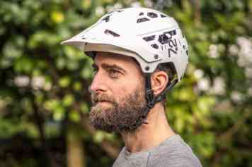 MTB-Helm mit HexaGo-Technologie