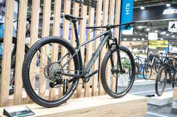 Carbon-Hardtail mit XT ab 1599 Euro