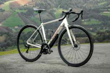 Preiswertes Marathon-Rennrad aus Alu mit Wohlfühl-Geometrie