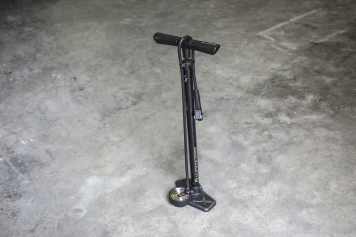 Fahrradpumpe mit cleverem Pumpenkopf im Test
