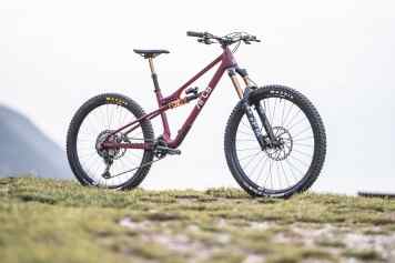 Leichtes Enduro mit außergwöhnlicher Hinterbau-Konstruktion