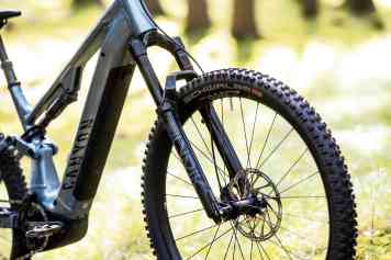 Preis-Leistungskracher: Dieses Touren-E-MTB holt den Testsieg!