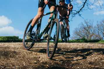 Vielseitiger Gravel-Reifen für Mixed Terrain