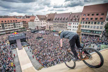 Slopestyle-Legende Chase baut den Kurs