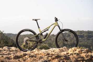 Das Merida One-Forty 6000 im All-Mountain-Vergleichstest