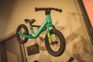 Kinder-Laufrad aus Magnesium - wiegt nur 3,4 Kilo!