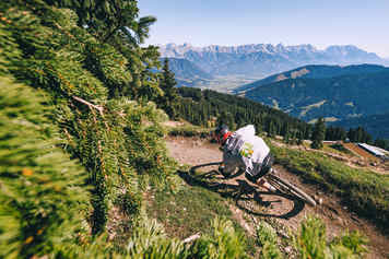 Fünf Milestones in Leogang