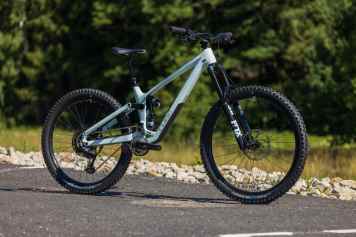 Carbon-Enduro mit High-Pivot zum Sparpreis