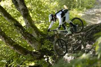 Stealth-Maschine für Park und Downhill im Test