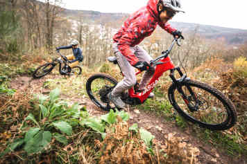 Wer baut das beste E-MTB 2025?