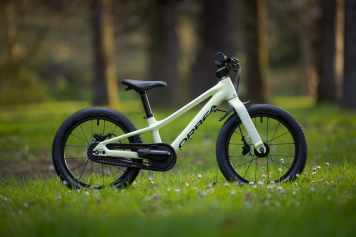 Verwandelt sich vom Laufrad zum Kinderrad