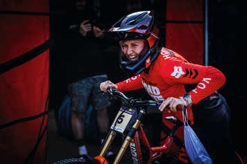 Deutschlands schnellste DH-Racerin im Kurz-Interview