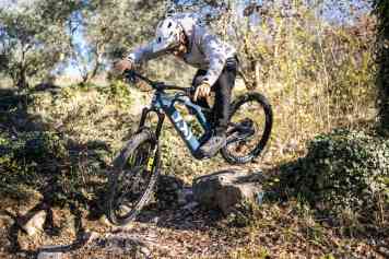 Stylisches All-Mountain Bike mit Motorrad-DNA?