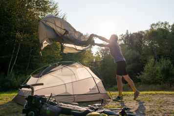 Bereit fürs Mikroabenteuer: Zelt, Isomatte & Schlafsack von Nemo