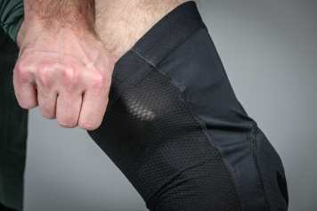 Leichtgewicht - der Pearl Izumi Summit Knee Guard im Test