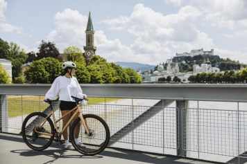 Flat-bar bike with 50 mm tyre clearance becomes a gravel commuter