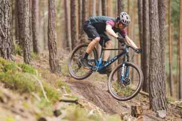 Erschwingliches Highend-Race-Fully im Test