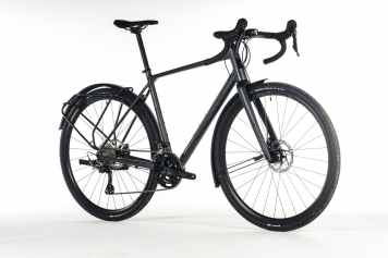 Günstiges Testsieger-Gravelbike mit Vollausstattung