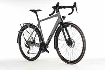 Dieses Gravelbike mit Vollausstattung ist das Geld wert