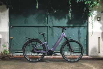 Günstiges City-E-Bike mit Riemen und GPS-Tracking