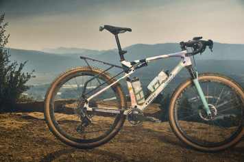 Vollgefedertes Gravelbike