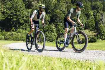 5 E-Gravelbikes im Test
