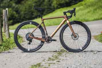 Rennorientiertes E-Gravelbike mit Mahle X20-Power