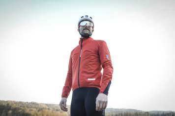 Die Dottore Light Rain Jacket sitzt gut und schützt vor Regen