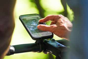 The Fidlock smartphone holder – Vacuum Handlebar Base plus Pad
