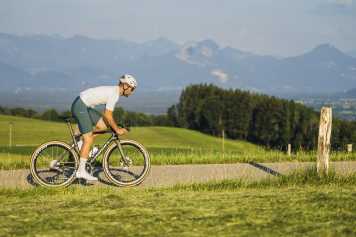 Giant Propel Advanced SL vs. Specialized S-Works Tarmac SL9