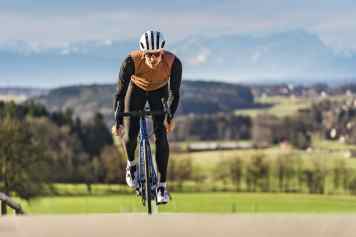 Vier günstige Carbon-Rennräder im Test