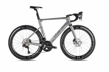 Scharfe Waffe im Kampf gegen den „Feind des Roadbikers”