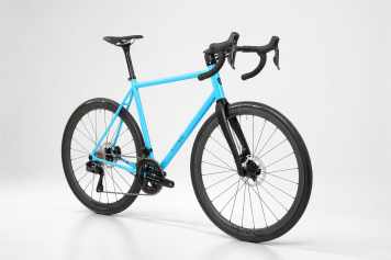 Ein Stahlrenner aus Erfurt als Alternative zum Carbon-Einerlei