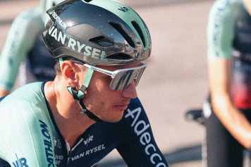 Van Rysel stattet Sprinter Olav Kooij mit reflektierendem Helm aus