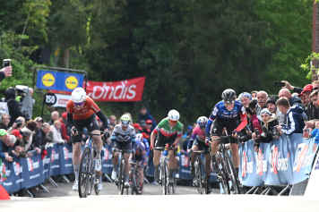 Pieterse gewinnt Sprintduell mit Vollering an der Mur de Huy