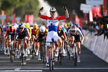 Top-Sprinterin Wiebes gewinnt erste Etappe