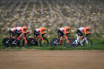 INEOS Grandiers gewinnt Teamzeitfahren - erneut im neuen Format