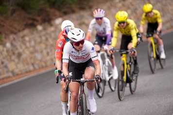 Frauen stürzen. Männer lachen. Ich kotze.