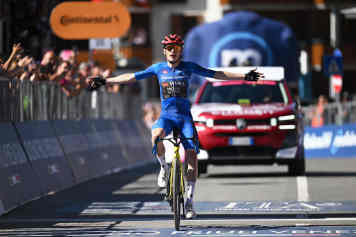 Vingegaard takes the overall lead with a superior victory