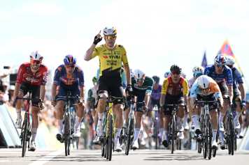 Van Aert nutzt die einzige Sprintchance