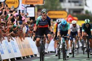 Kanter im ersten Sprint beim Tour-Debüt nur von Kooij geschlagen