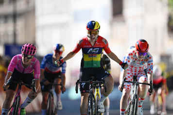 Le Court-Pienaar gewinnt aus prominenter Spitzengruppe